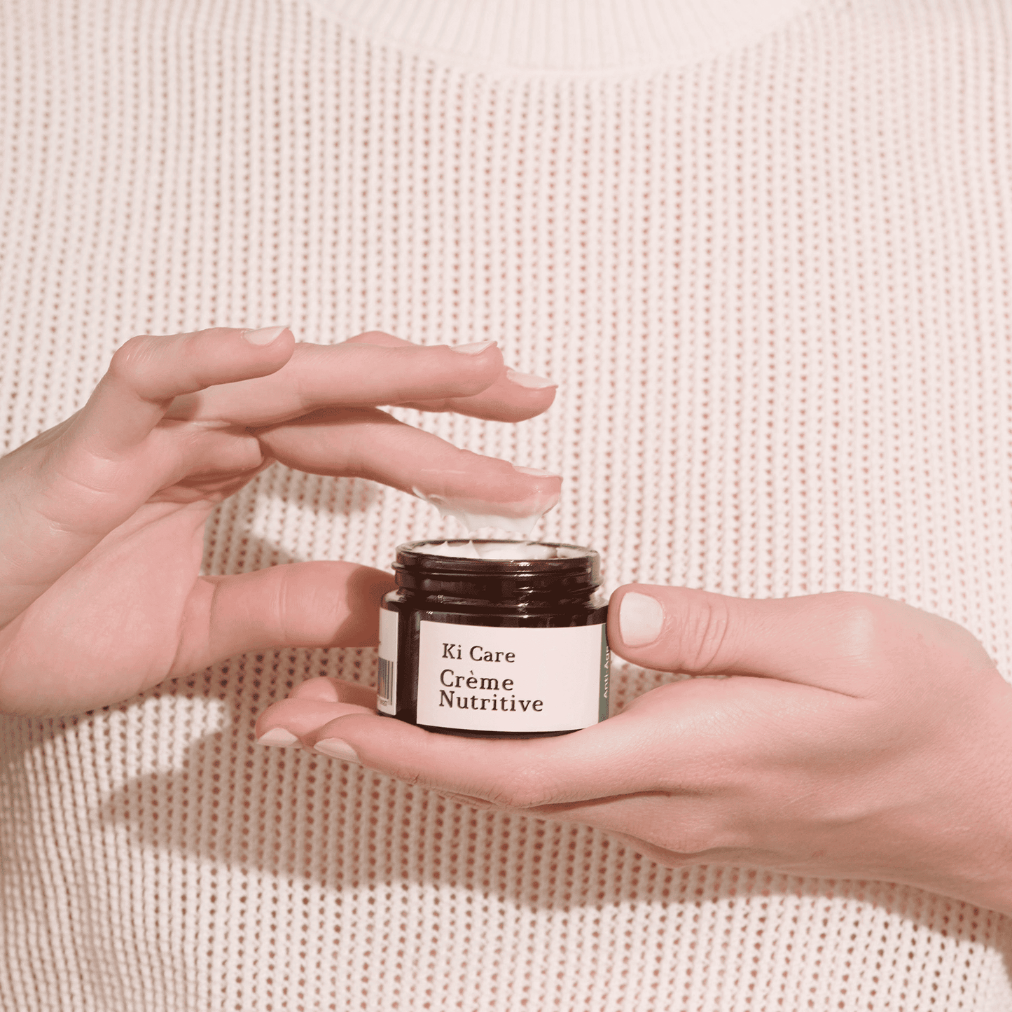 Crema Nutritiva con Ingredientes Naturales para proposcionar hidratación, mejorar la elasticidad y combatir el envejecimiento