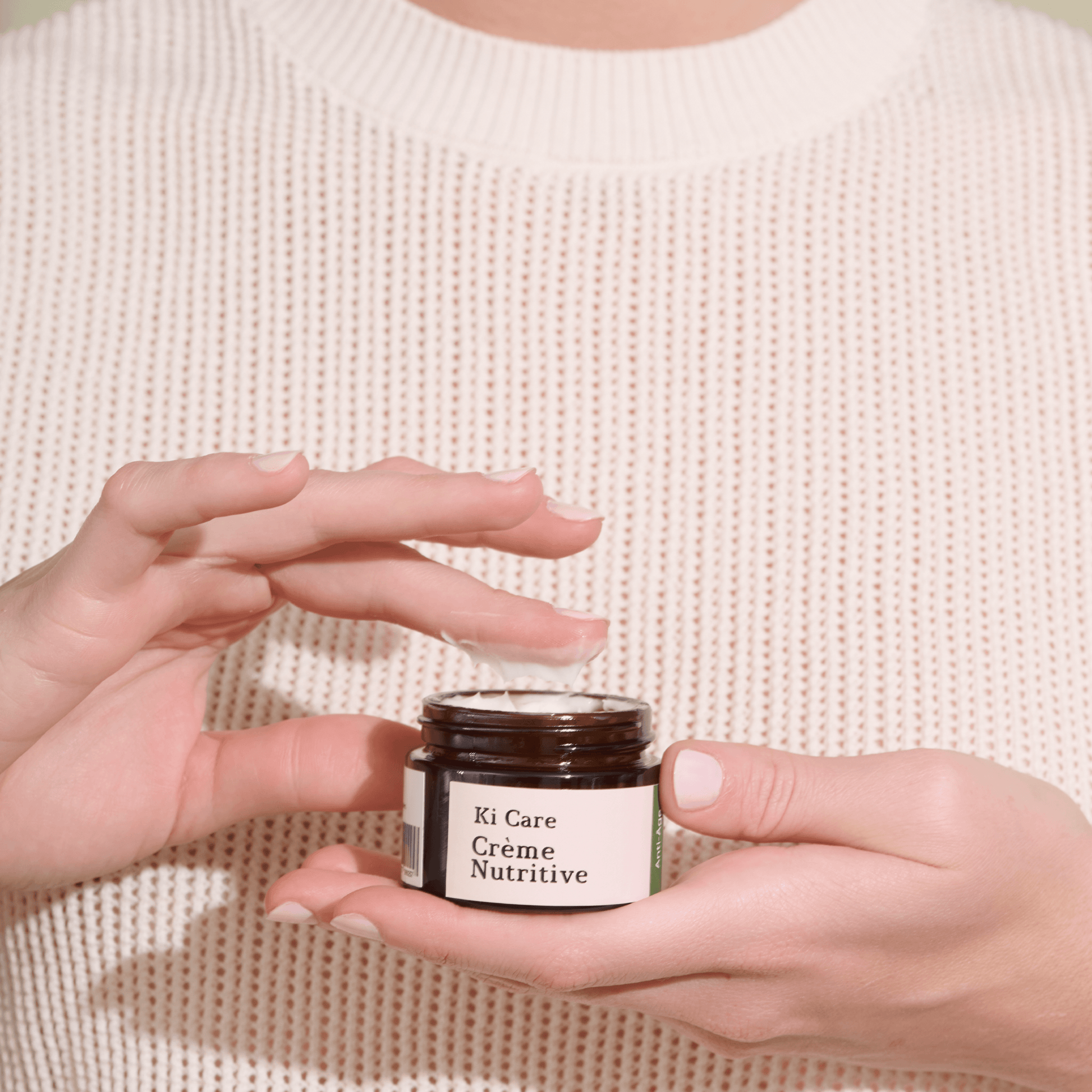 Crema Nutritiva con Ingredientes Naturales para proposcionar hidratación, mejorar la elasticidad y combatir el envejecimiento